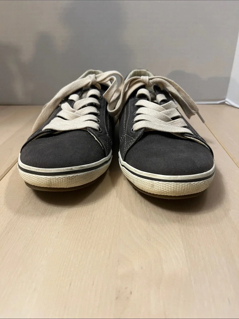 Taos Retro Star RES-12844 Low Lace-Up Gray Canvas Sneakers Women’s 8.5